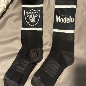 Modelo Raiders Black Socks
